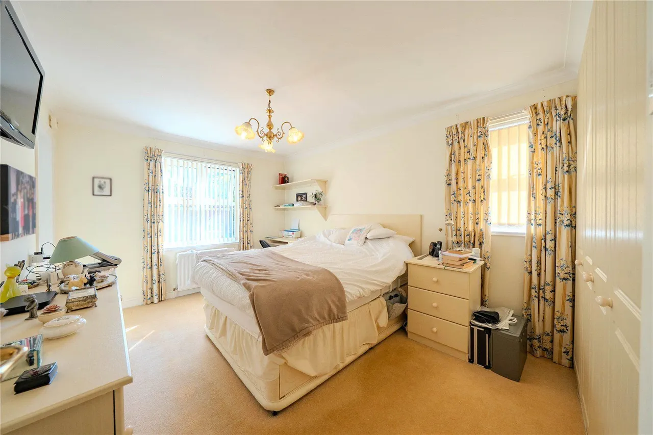 Harrogate Road, Leeds, LS17, photo 8