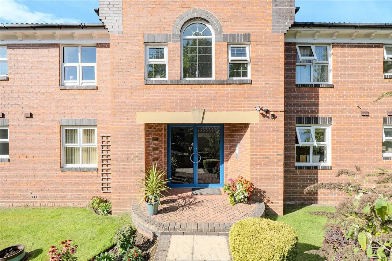 Harrogate Road, Leeds, LS17, photo 13