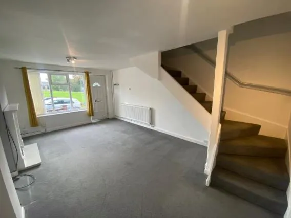 Bath Road, LS13, photo 3