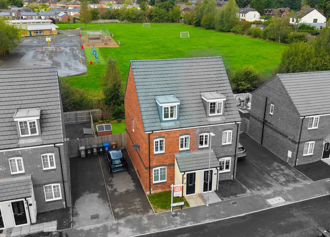 3 bed house for sale, Bellerphon Drive, Foxfields, ST3