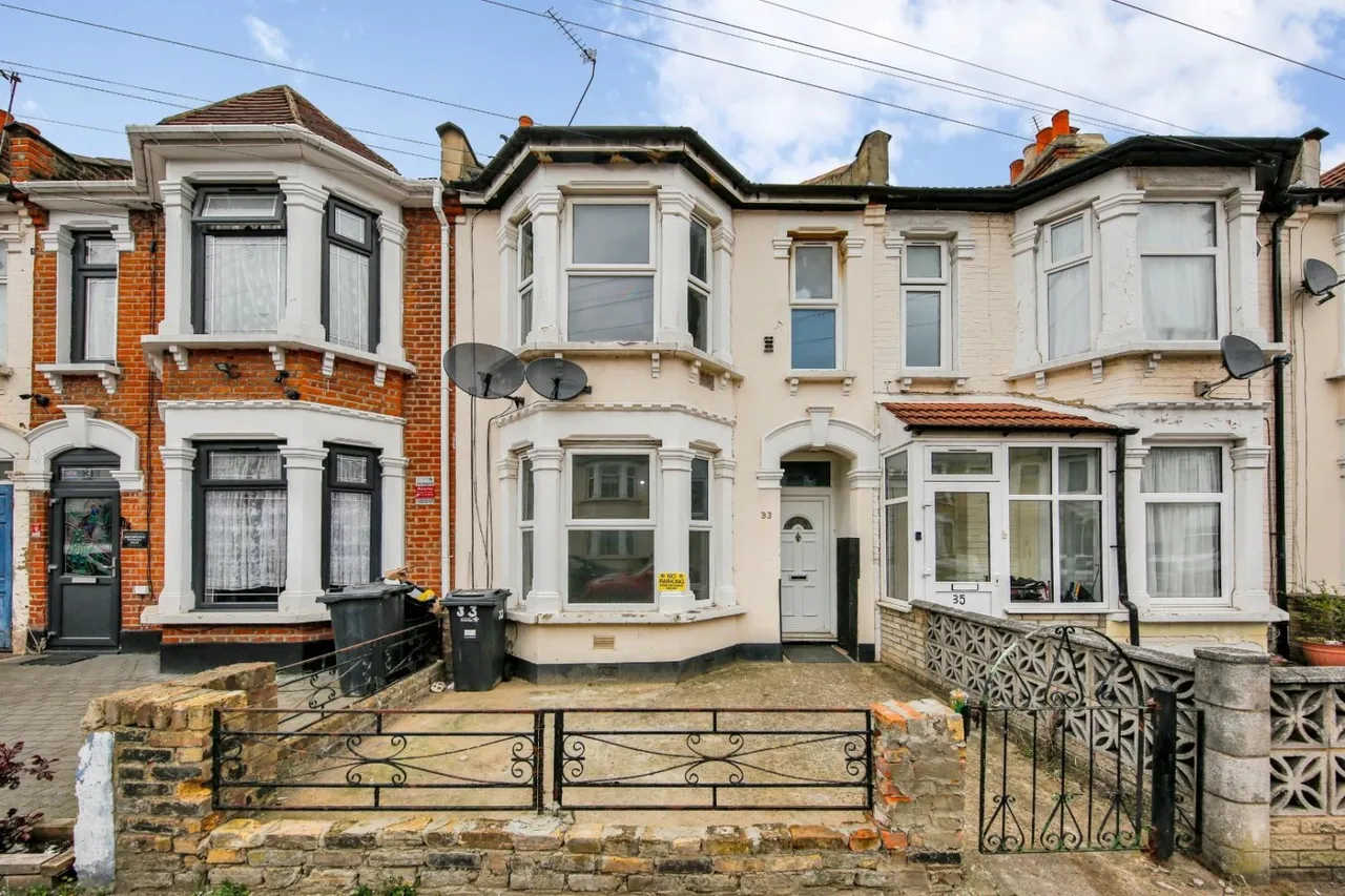 4 bed house for sale — Henley Road, Ilford, IG1