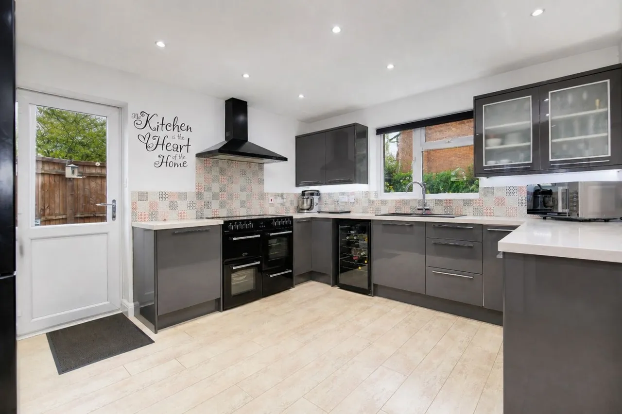 Gloucester Road, Sawtry, PE28, photo 3