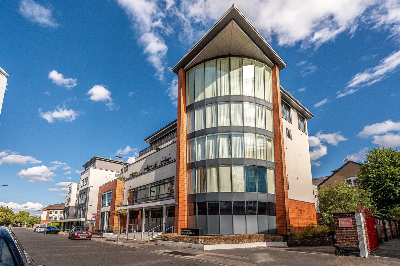 2 bed flat for sale — Flat 15, Uno Apartments, 1 Sherman Road, Bromley