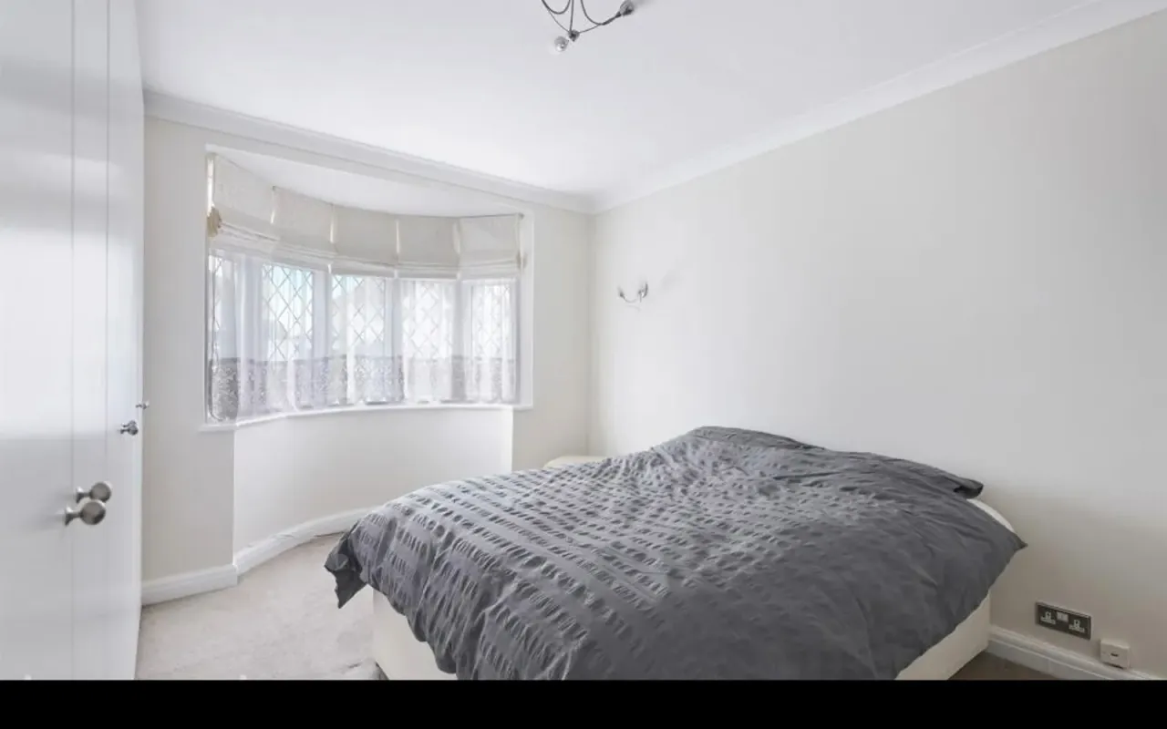Pams Way, Epsom, KT19, photo 9