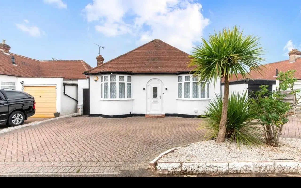 Pams Way, Epsom, KT19, photo 11