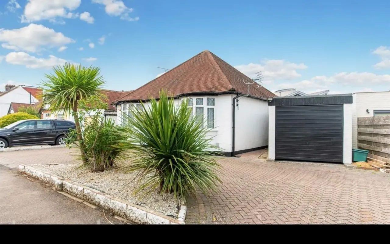 Pams Way, Epsom, KT19, photo 12