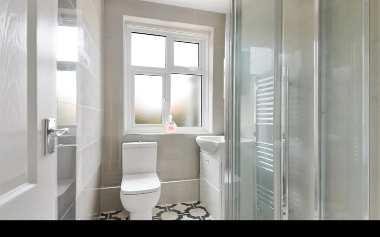 Pams Way, Epsom, KT19, photo 8
