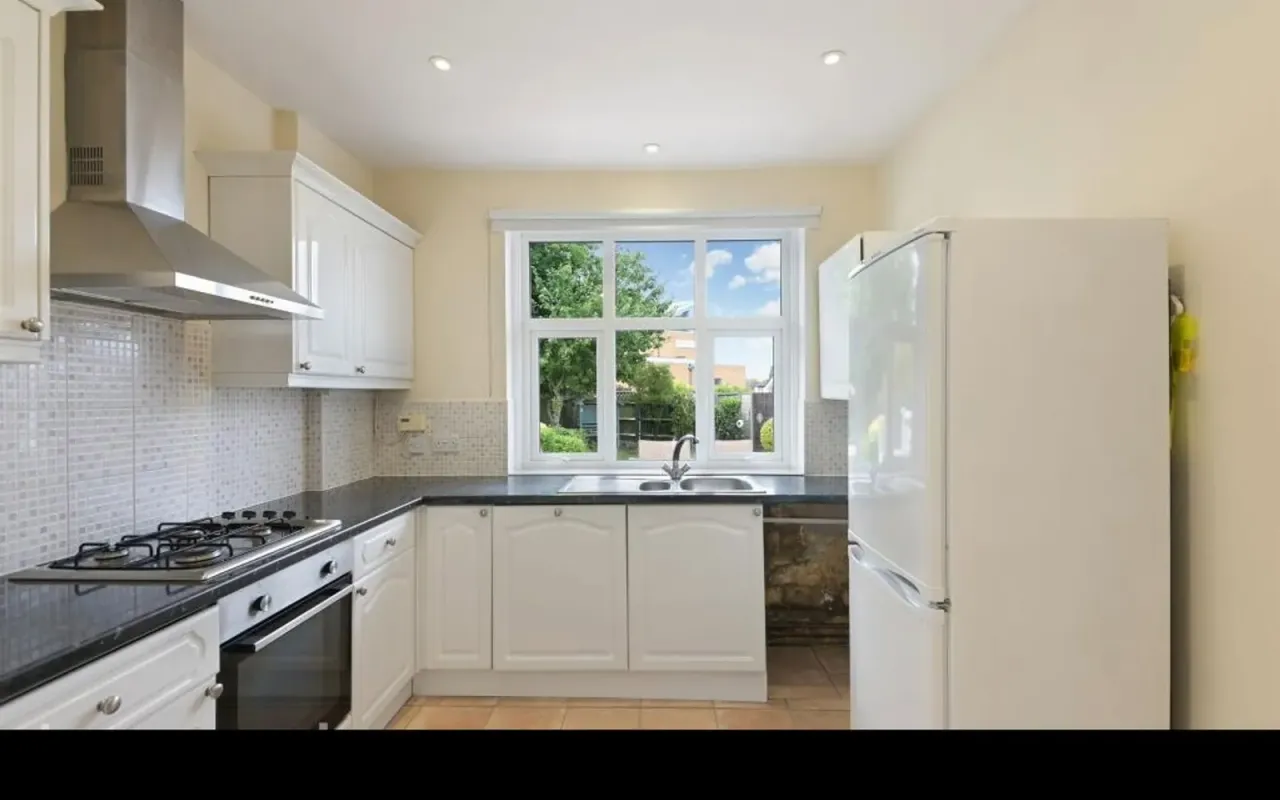 Pams Way, Epsom, KT19, photo 5