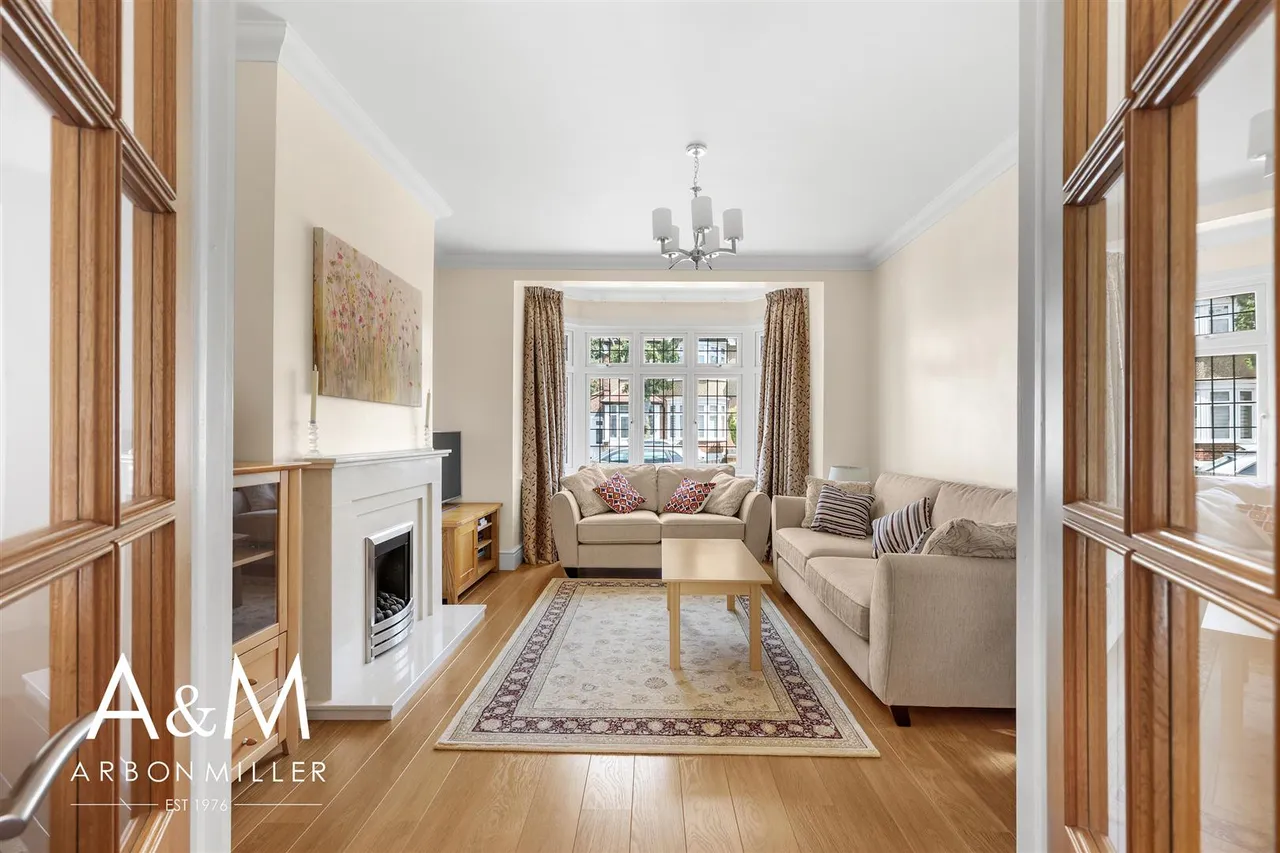 Hatley Avenue, Barkingside, Essex, Ilford, IG61EJ, photo 5