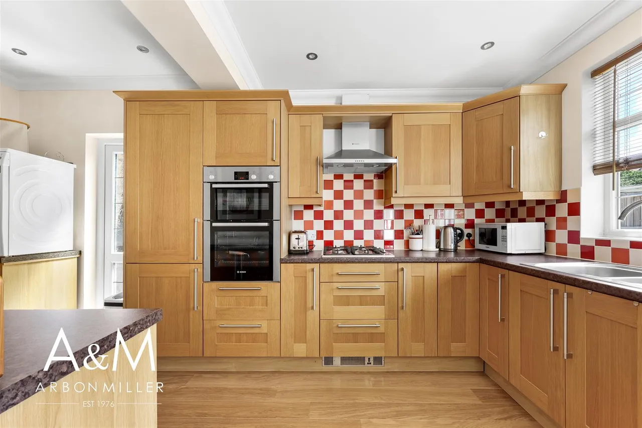 Hatley Avenue, Barkingside, Essex, Ilford, IG61EJ, photo 9
