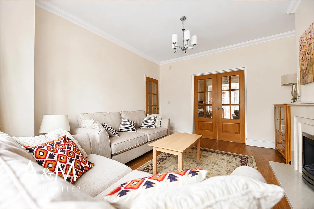 Hatley Avenue, Barkingside, Essex, Ilford, IG61EJ, photo 4