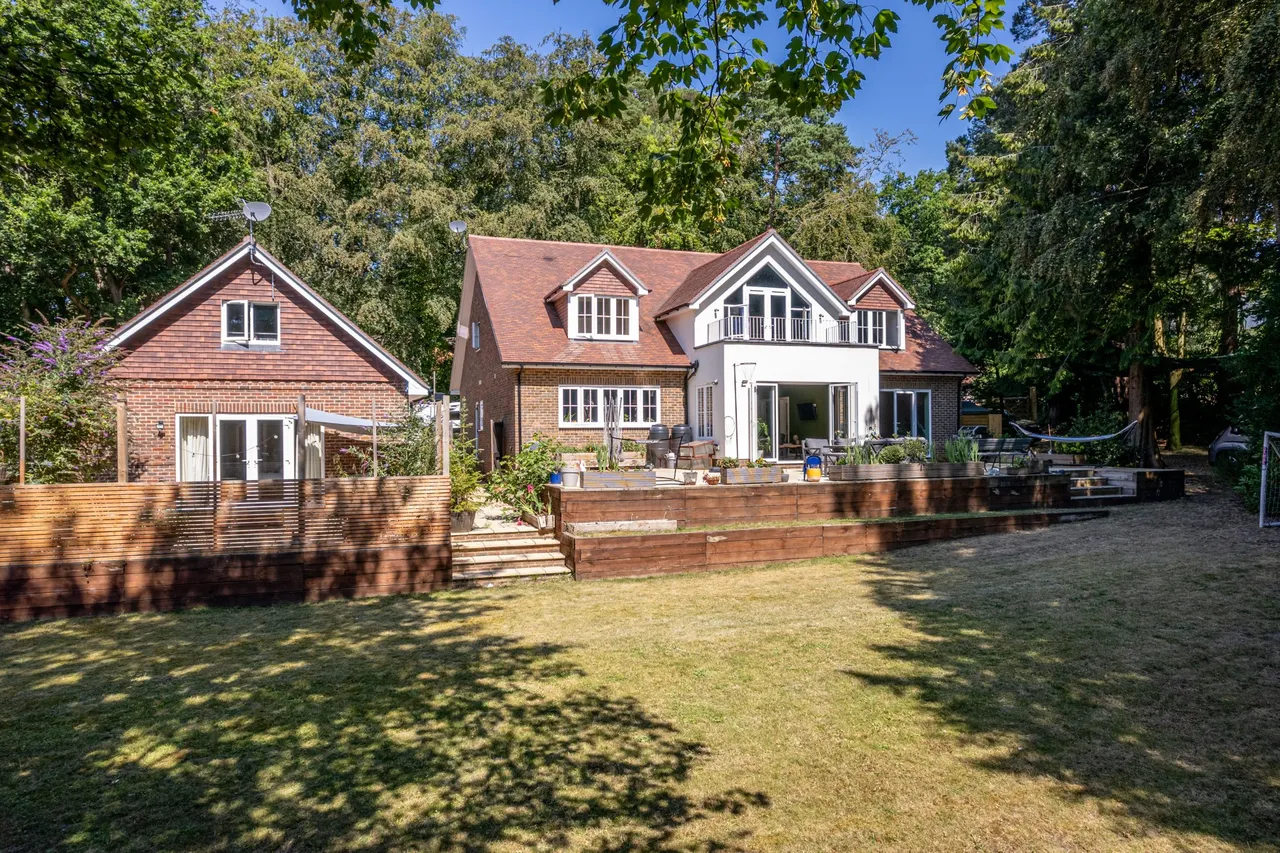 Covert Cottage The Avenue, Fleet, GU51 4DL, photo 2