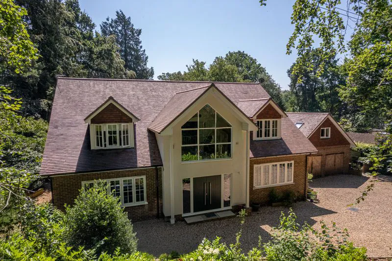 4 bed house for sale — Covert Cottage The Avenue, Fleet, GU51 4DL