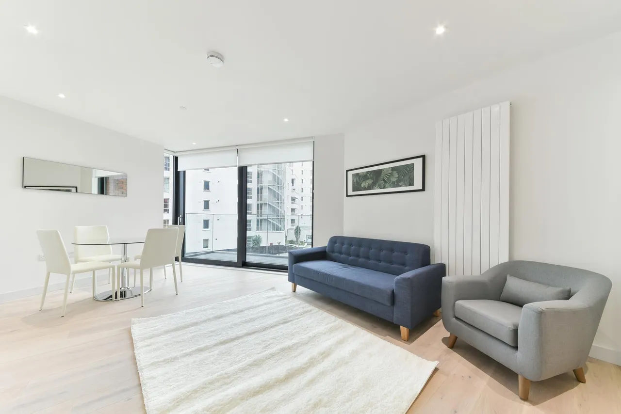 Summerston House, Royal Wharf, E16, photo 3