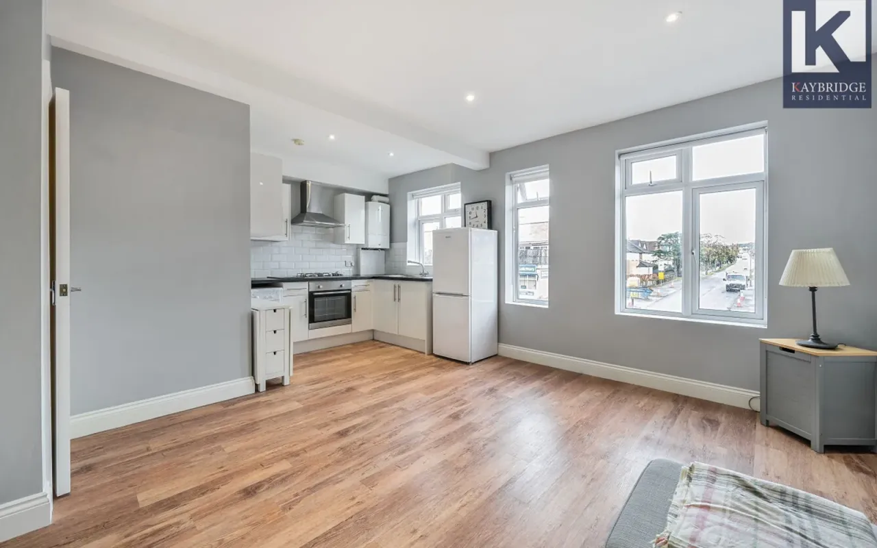 Stoneleigh Broadway, Epsom, KT17, photo 2