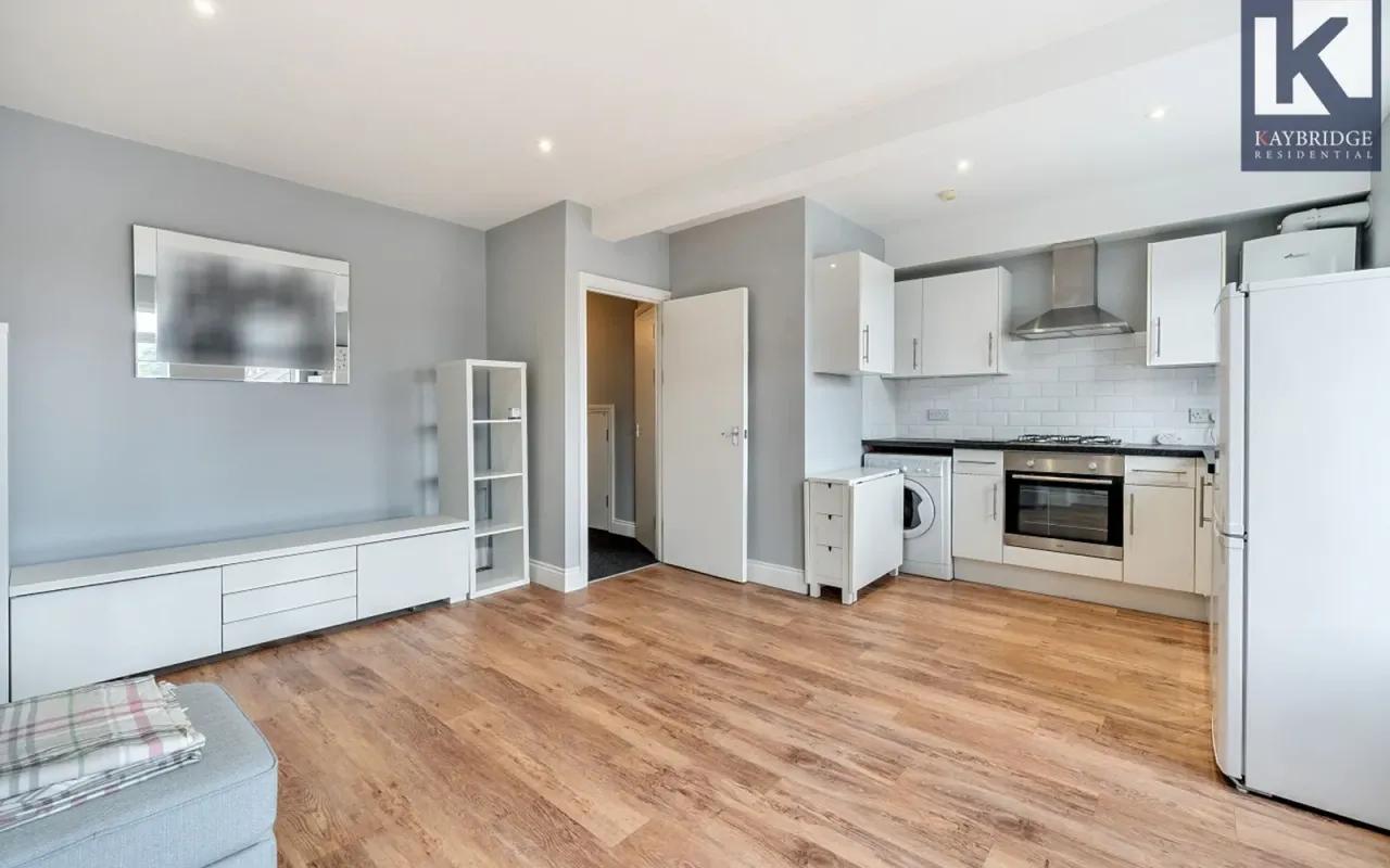 Stoneleigh Broadway, Epsom, KT17, photo 4