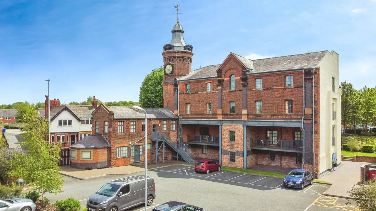 1 bed flat for sale — The Clock Tower, Elphins Drive, Warrington, Cheshire, WA4