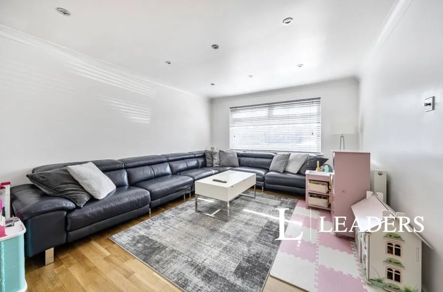Hollyfield, Harlow, CM19, photo 2