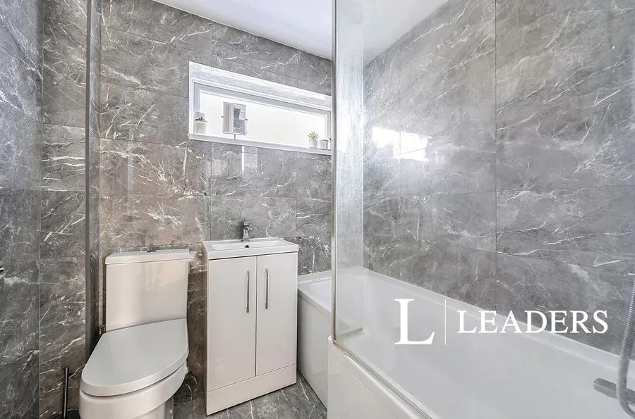 Hollyfield, Harlow, CM19, photo 13