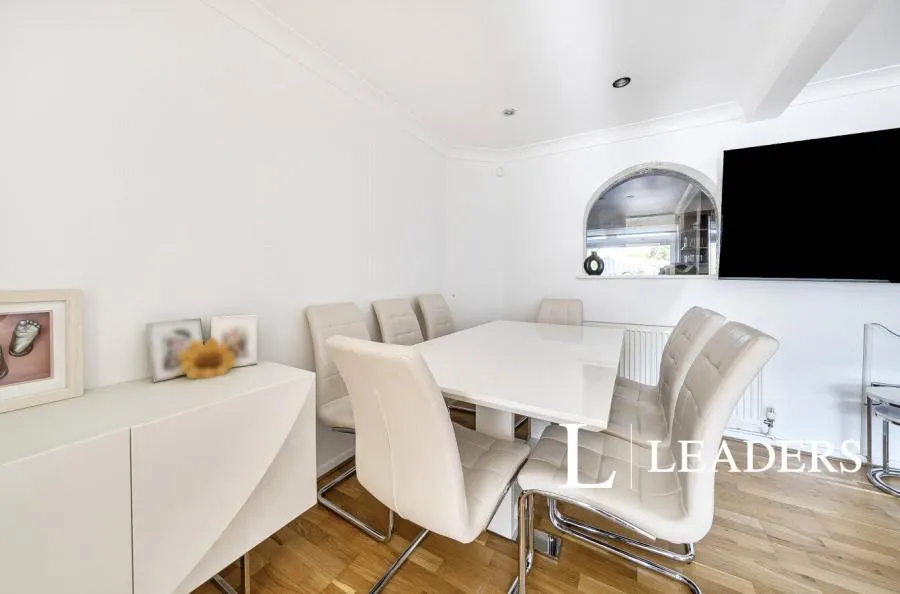 Hollyfield, Harlow, CM19, photo 8