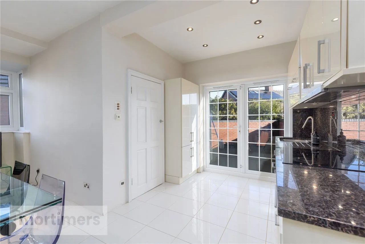York Crescent, Blackburn, BB1, photo 9