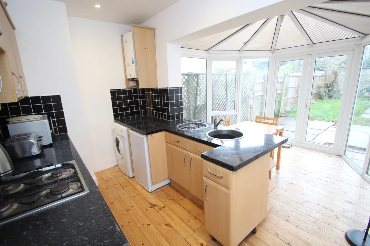 2 bed house to rent — Oval Road, Croydon CR0