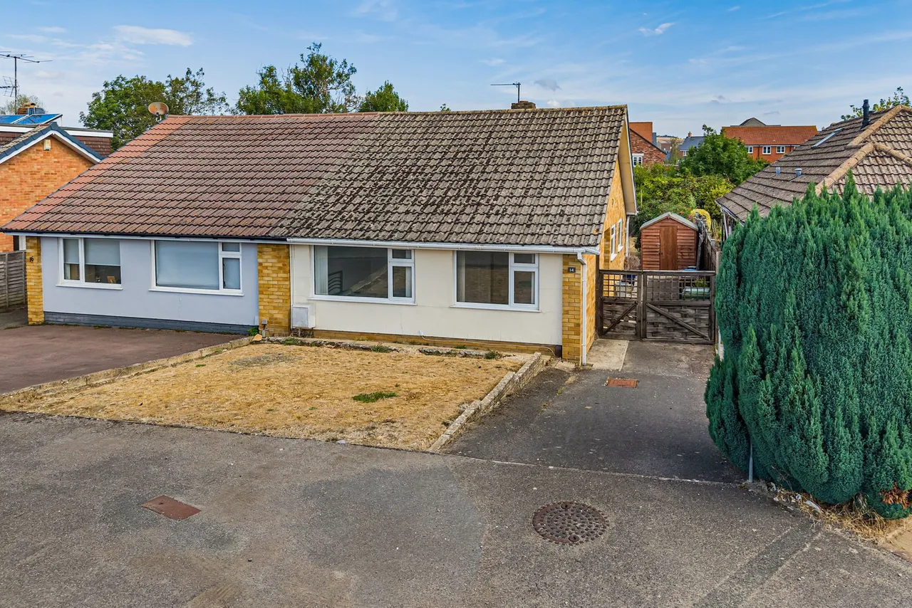 2 bed house for sale, Wellbrook Road, Bishops Cleeve, GL52