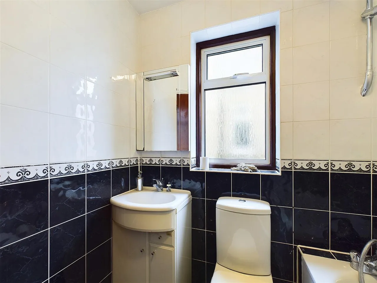 Killowen Avenue, Northolt, Middlesex, UB5 4QT, photo 8