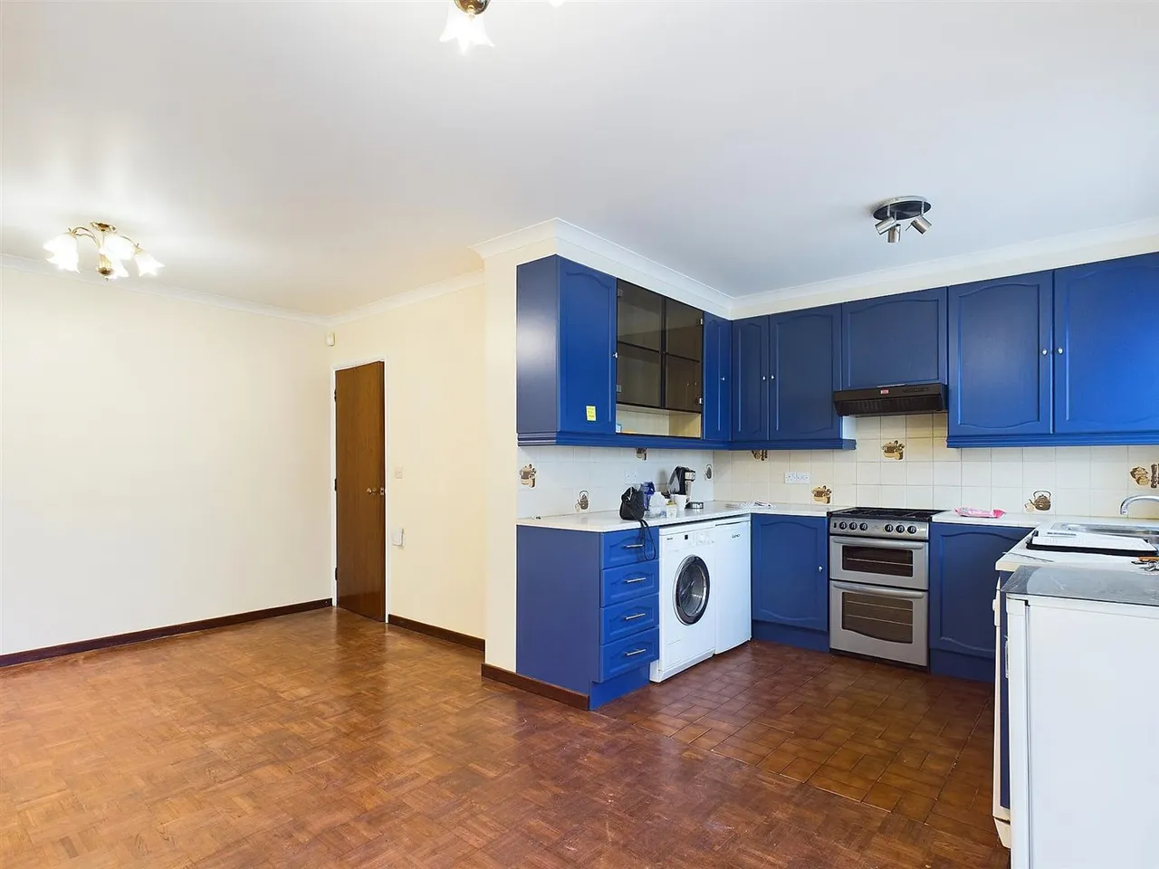 Killowen Avenue, Northolt, Middlesex, UB5 4QT, photo 2