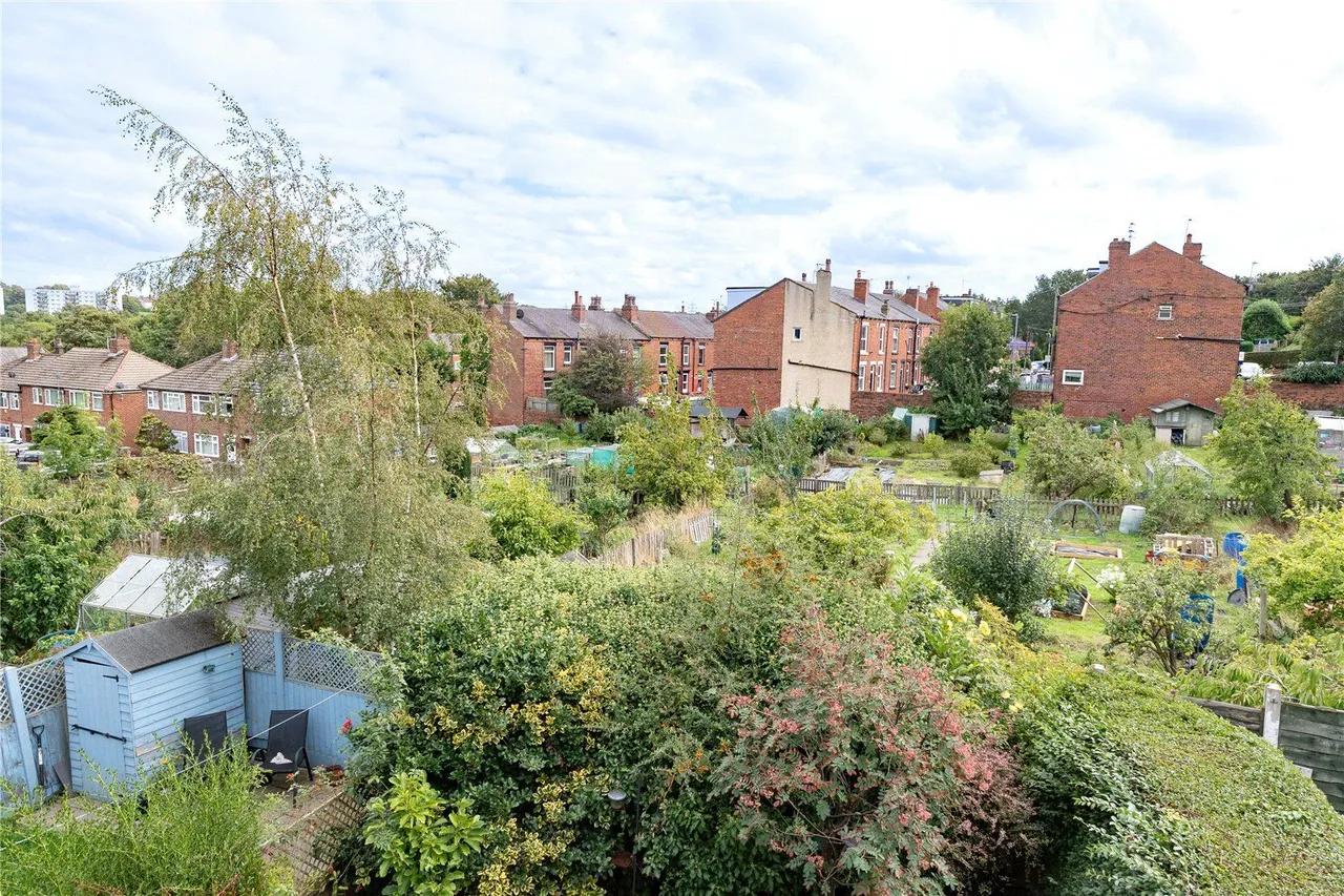 Springfield Walk, Horsforth, LS18, photo 5