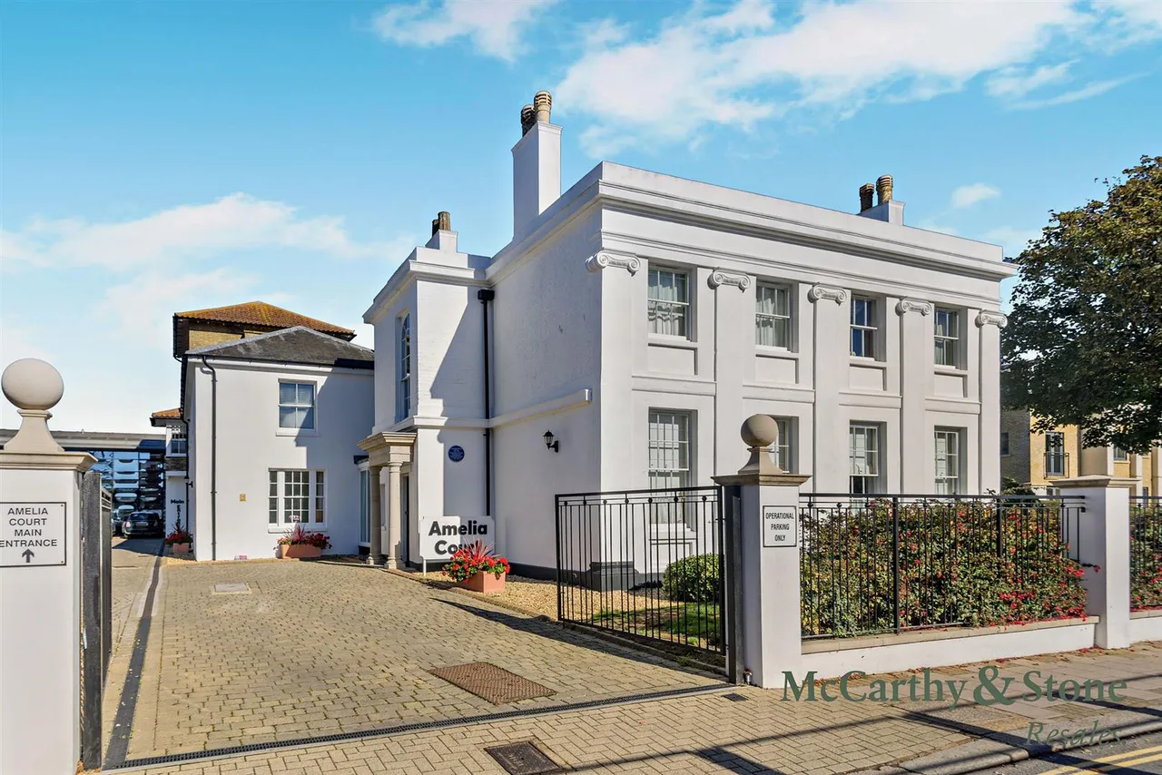 2 bed flat for sale, Union Place, Worthing, BN11