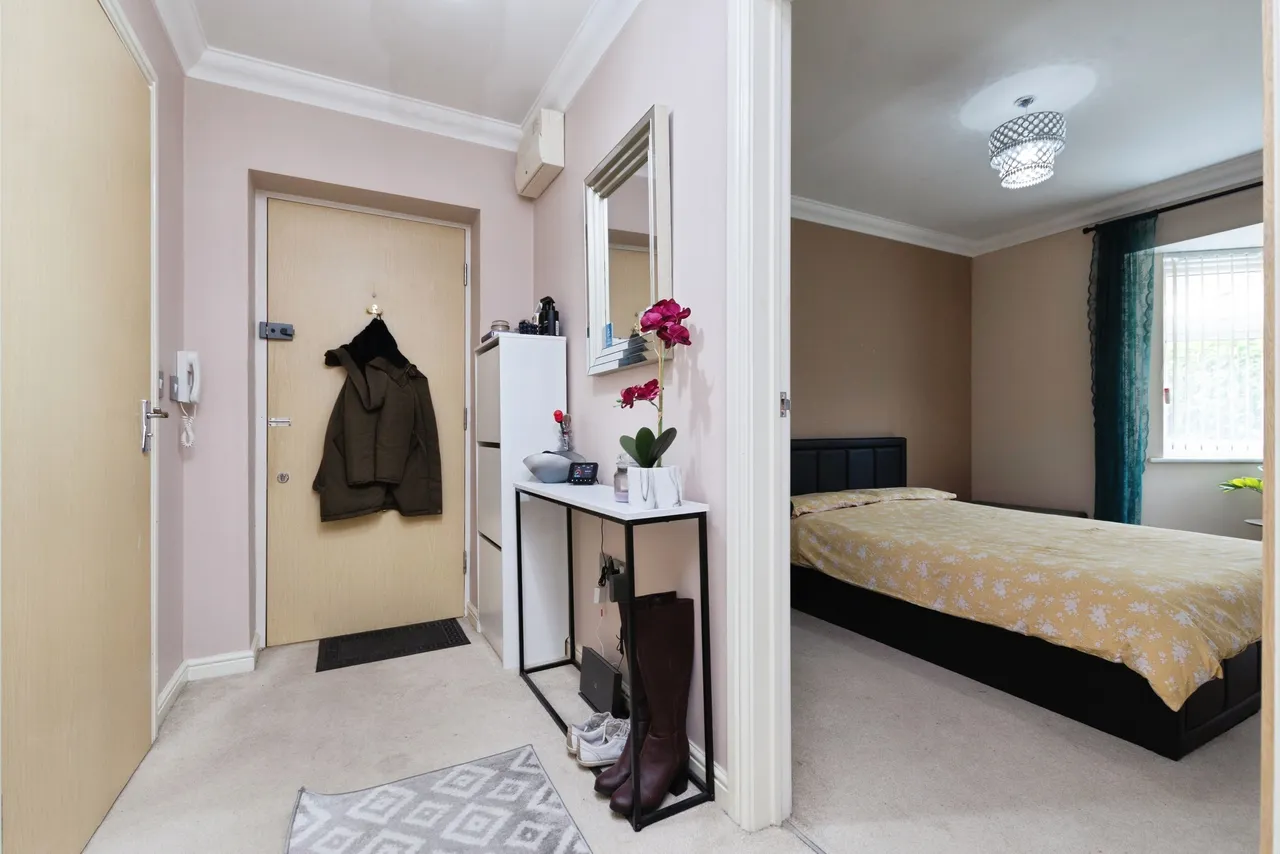 102 Brighton Road, Coulsdon, photo 8
