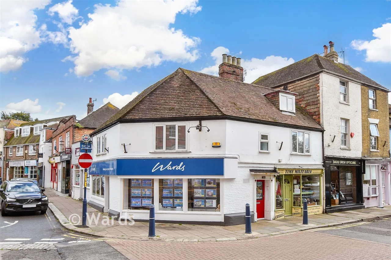2 bed flat for sale, High Street, Hythe, CT21