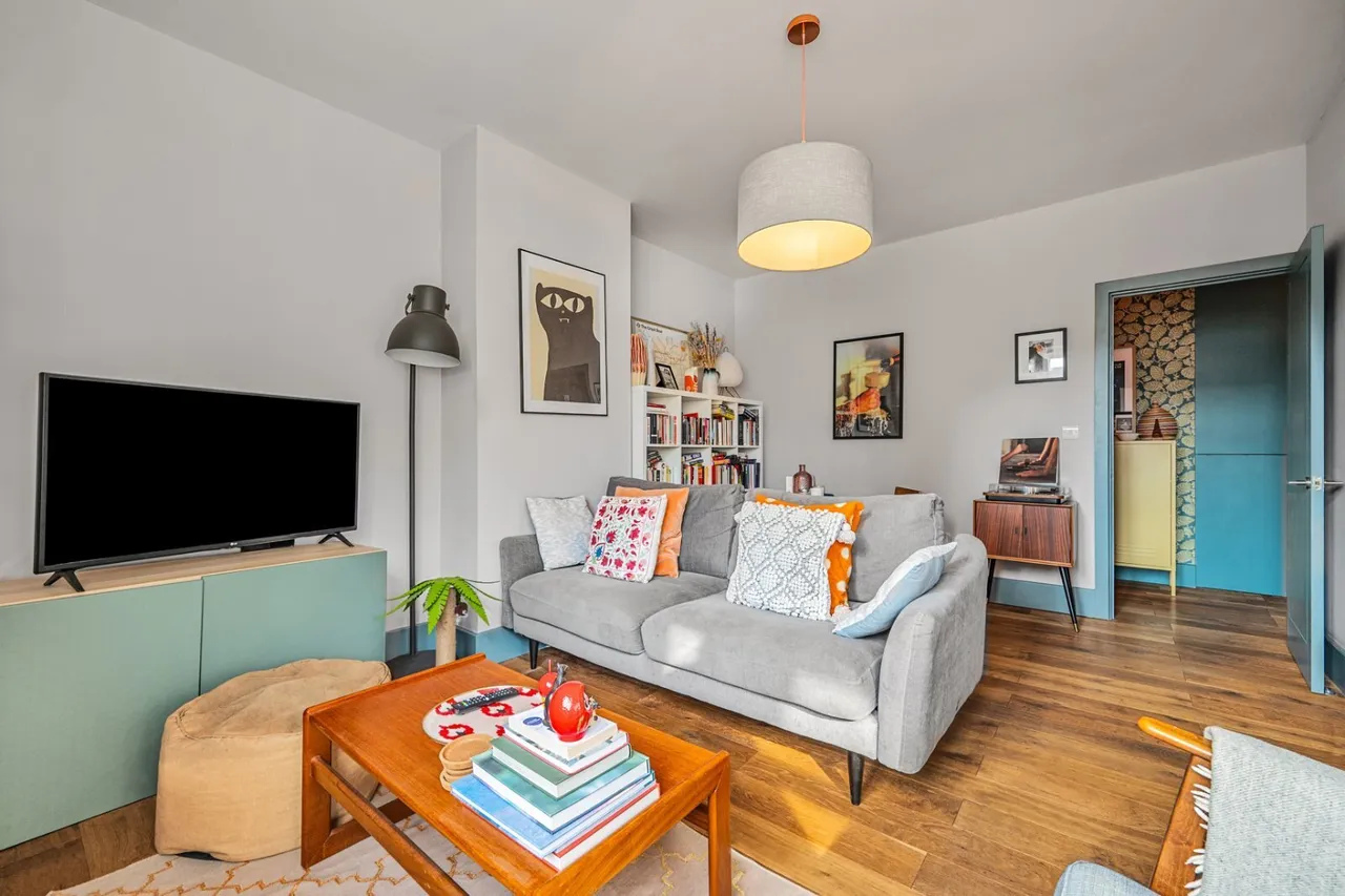 2 bed flat for sale, Teale Street, London, E2