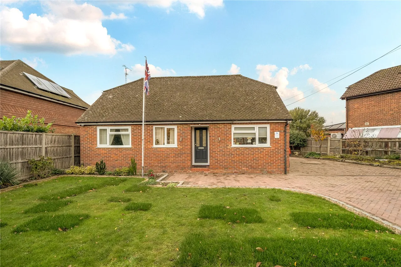 South Lane, Ash, Surrey, GU12 6NG, photo 18