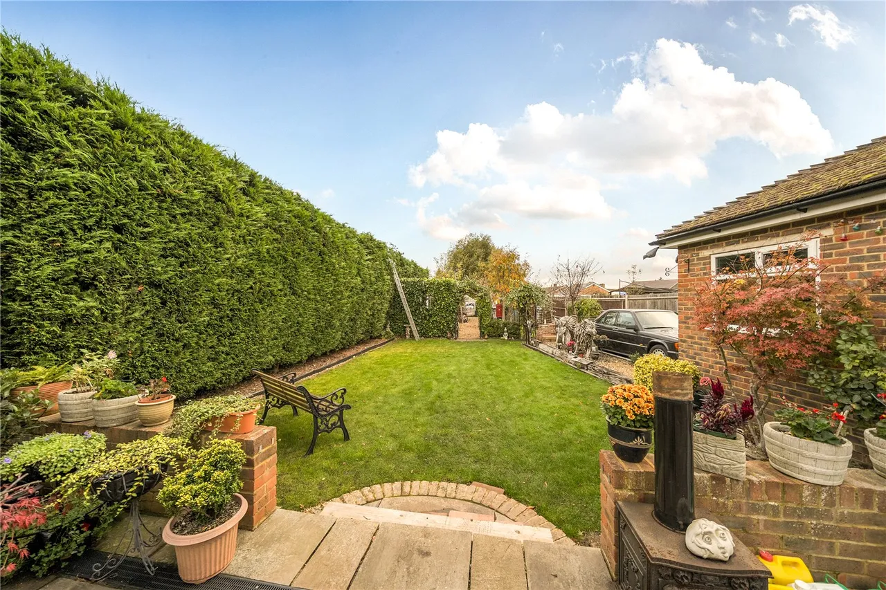 South Lane, Ash, Surrey, GU12 6NG, photo 6