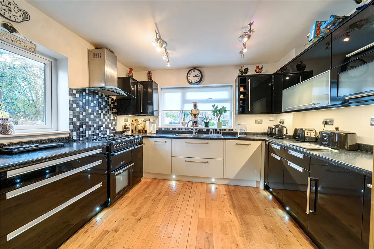 South Lane, Ash, Surrey, GU12 6NG, photo 5