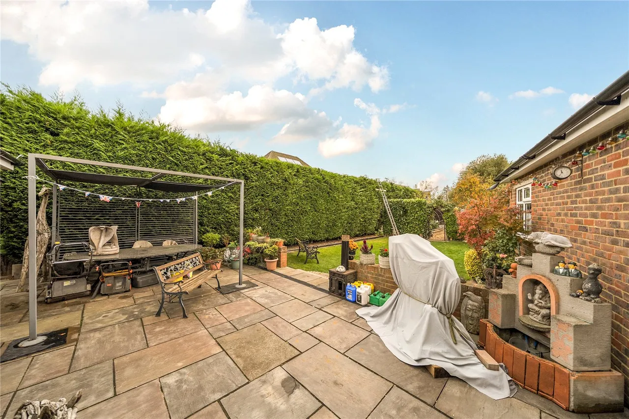 South Lane, Ash, Surrey, GU12 6NG, photo 17