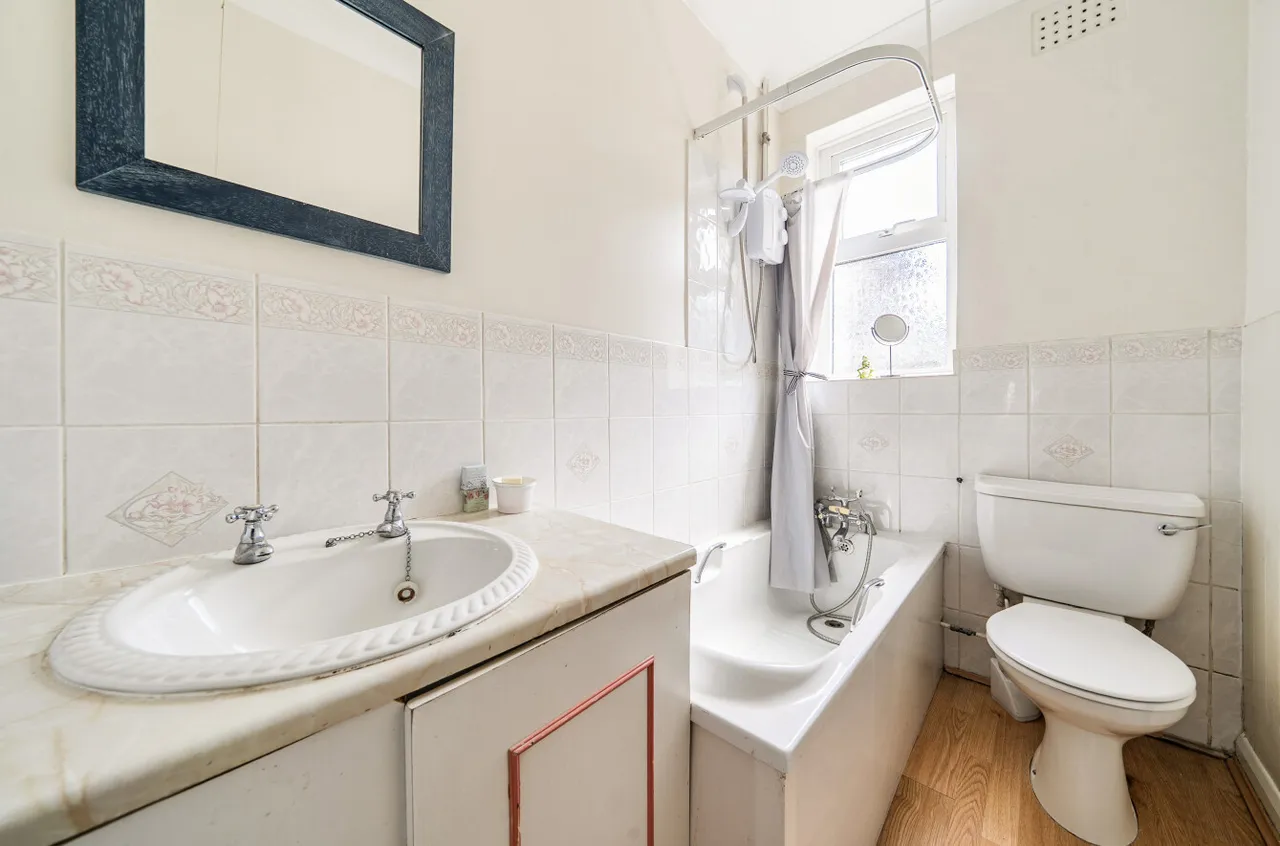 The Grove, Walton On Thames, KT12, photo 9