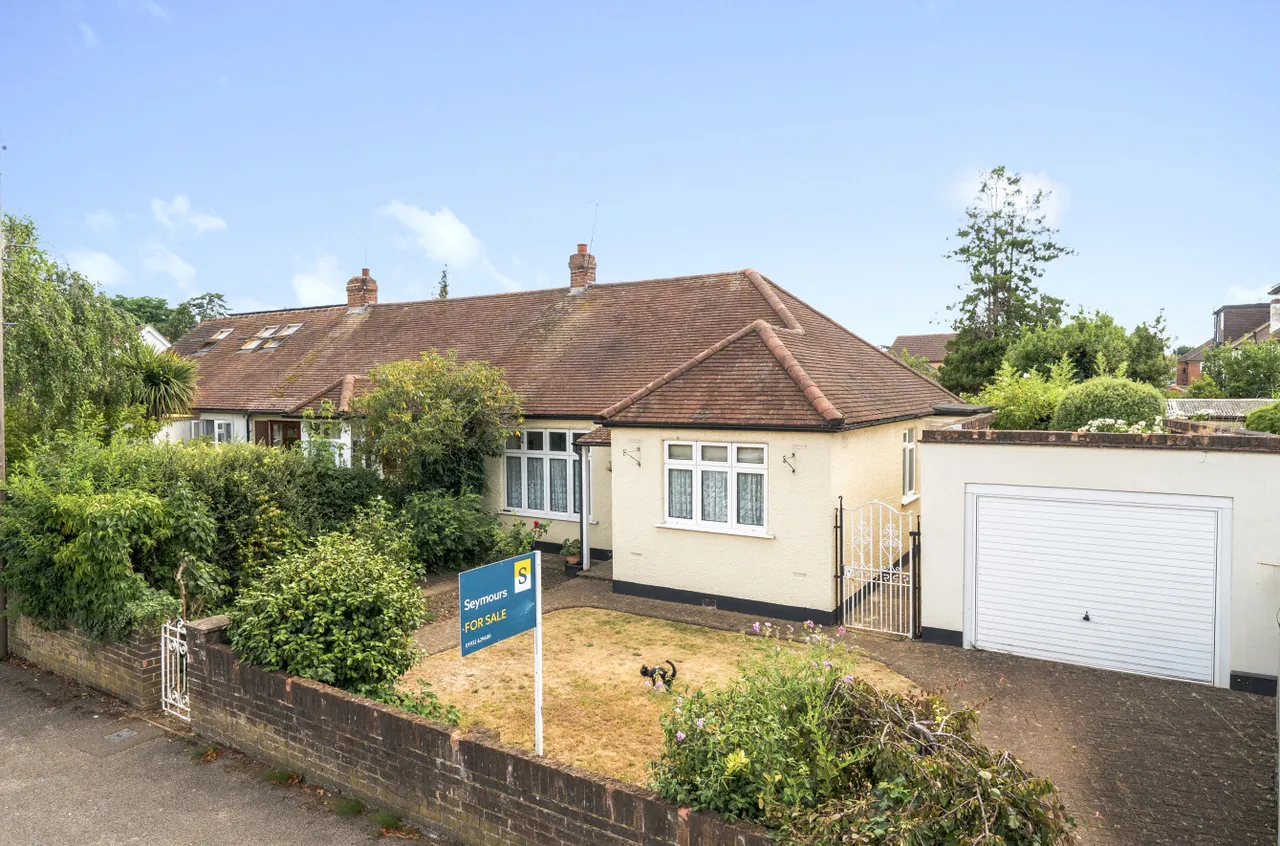 3 bed house for sale, The Grove, Walton On Thames, KT12