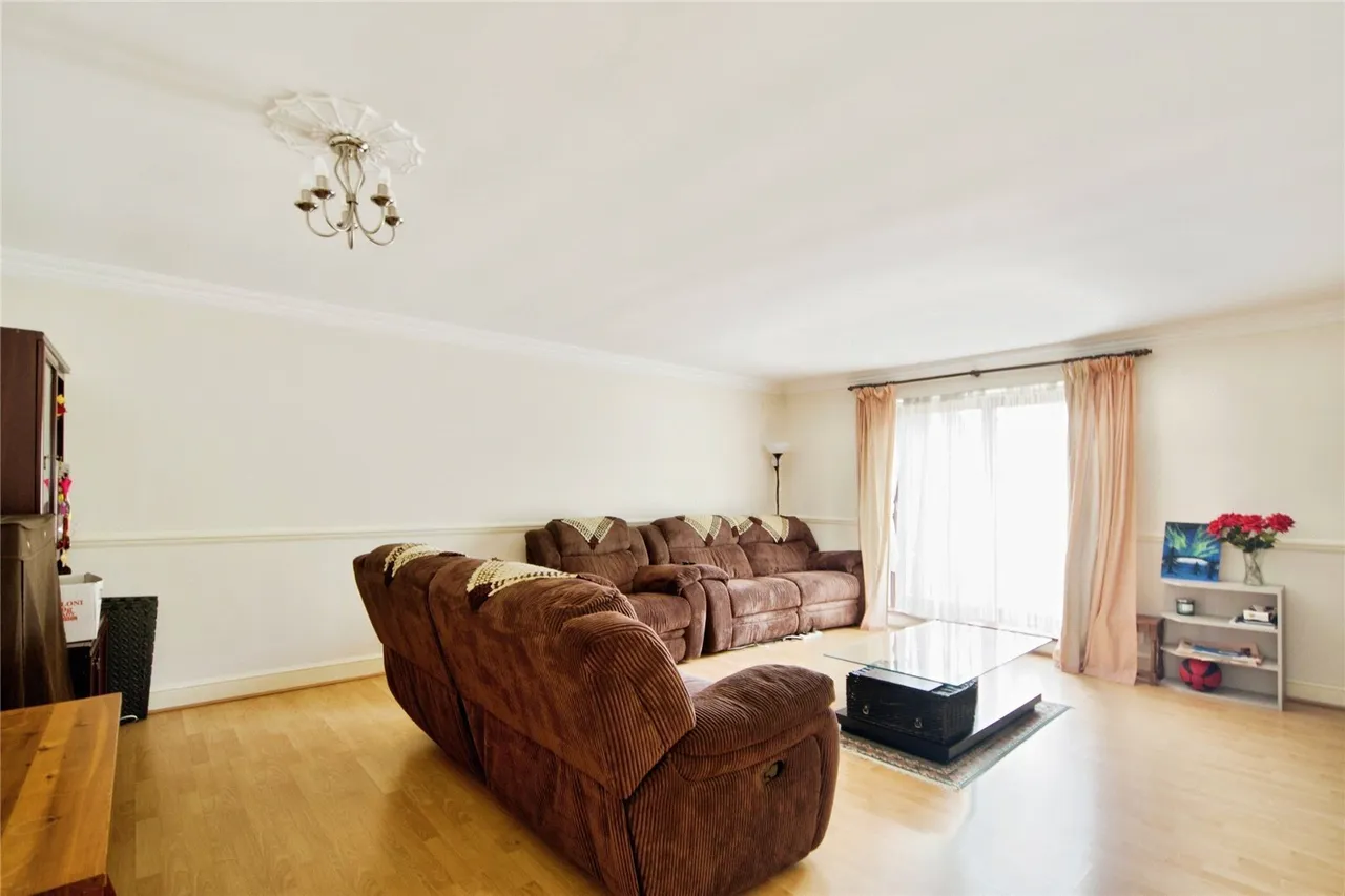 Holden Avenue, London, N12, photo 6