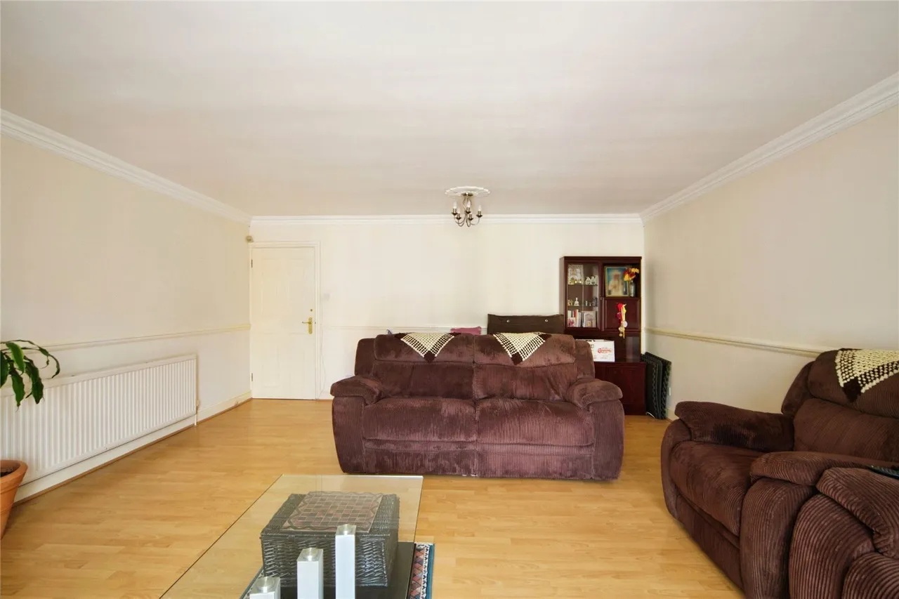 Holden Avenue, London, N12, photo 7