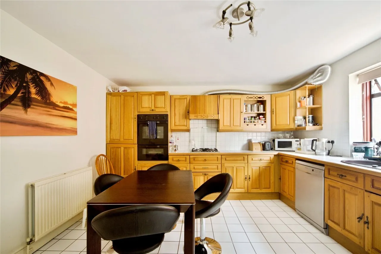 Holden Avenue, London, N12, photo 4