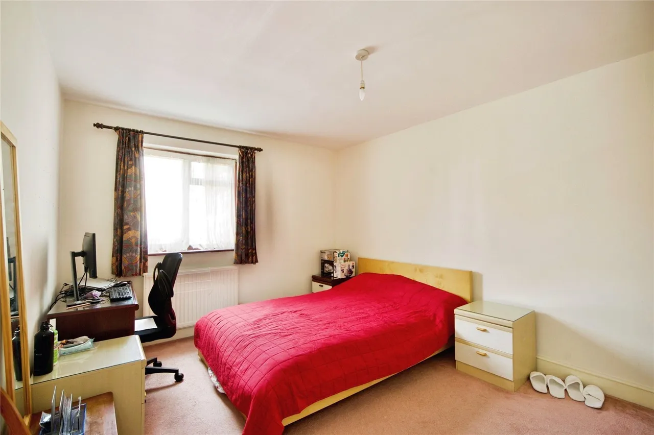 Holden Avenue, London, N12, photo 10