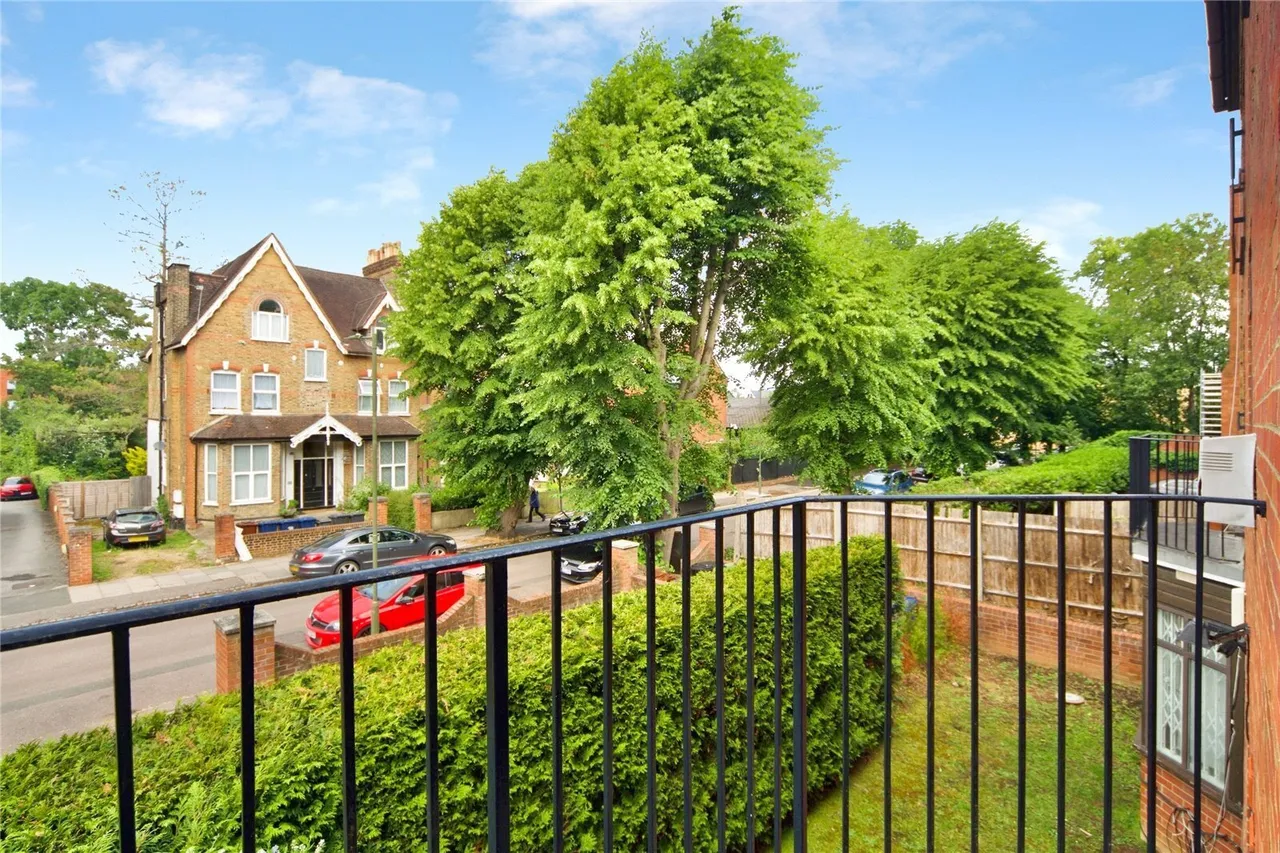 Holden Avenue, London, N12, photo 3