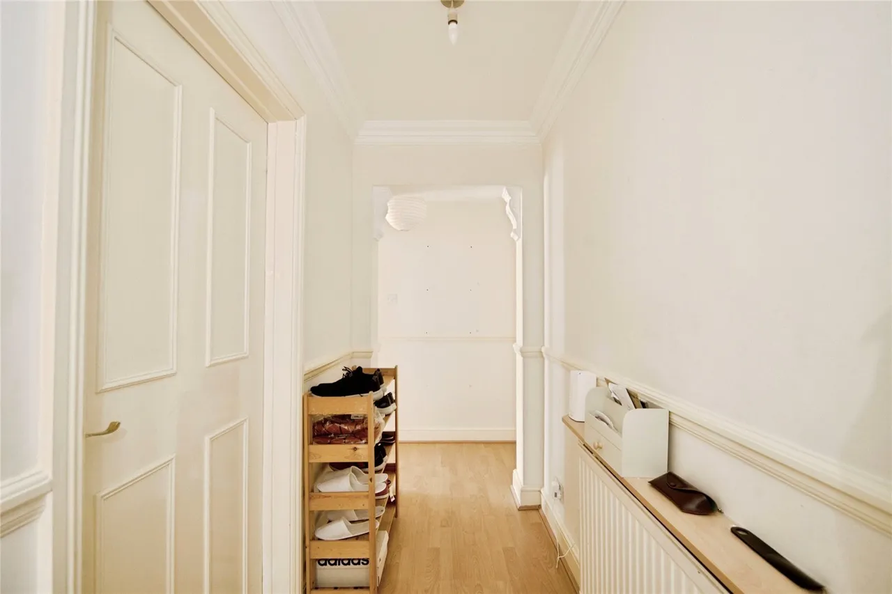 Holden Avenue, London, N12, photo 15