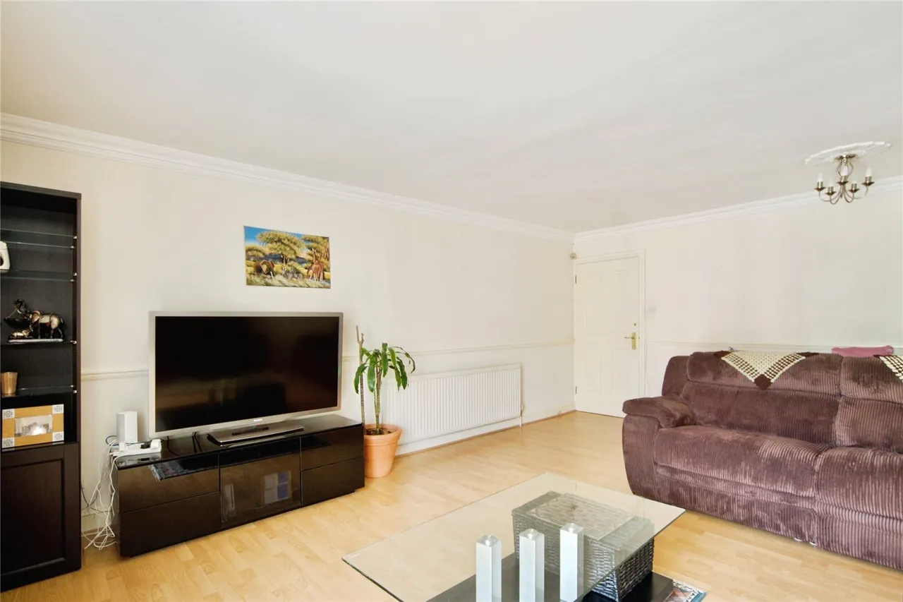 Holden Avenue, London, N12, photo 8