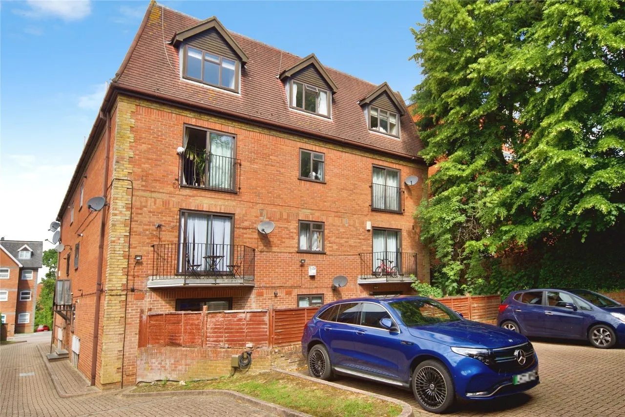 Holden Avenue, London, N12, photo 18