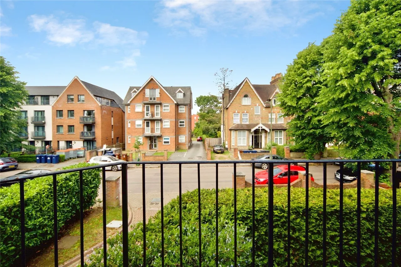 Holden Avenue, London, N12, photo 17