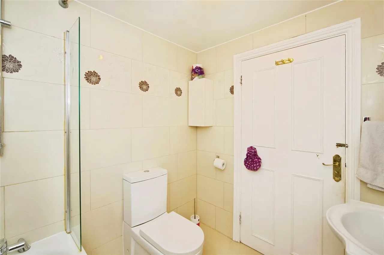 Holden Avenue, London, N12, photo 14